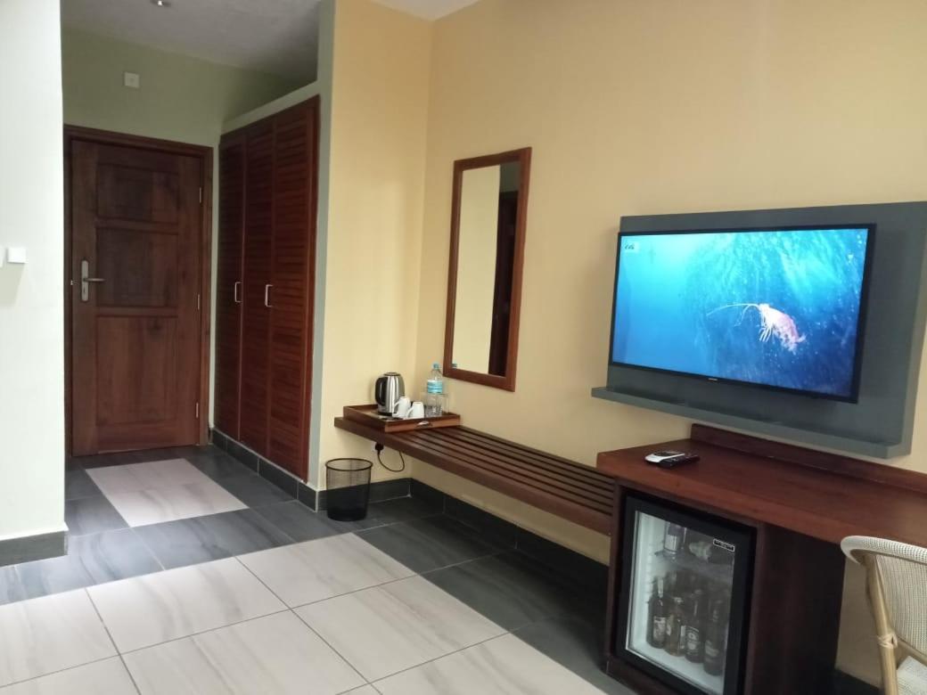 Cate Hotel Morogoro Esterno foto
