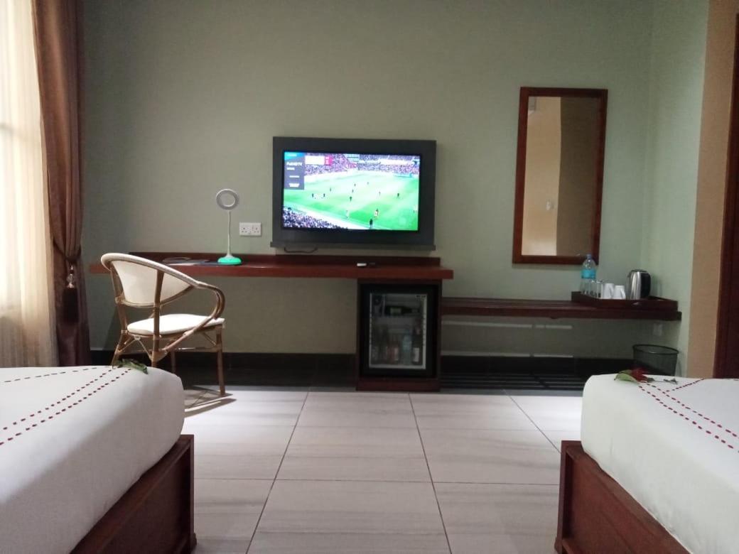 Cate Hotel Morogoro Esterno foto